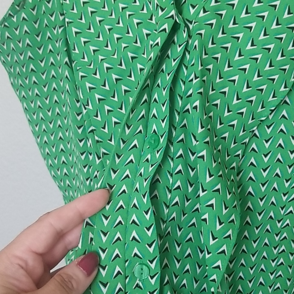 Worthington kelly green ruffle sleeve top medium - Picture 5 of 7